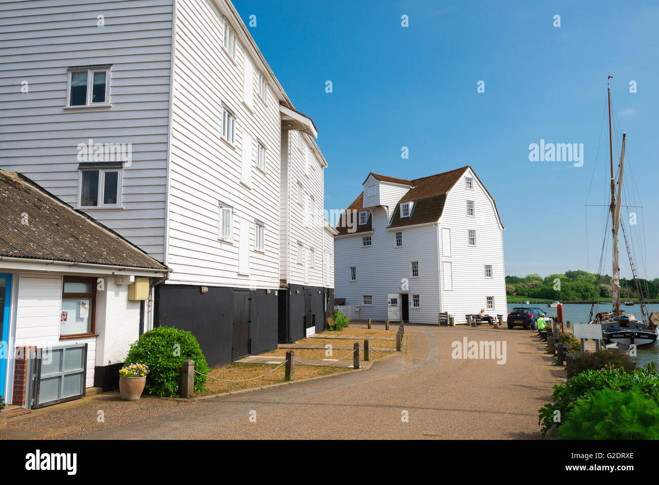 Architettura di Suffolk, lo storico Mulino di marea Museum e nelle vicinanze di edifici clapboard data dalla fine del XVIII secolo, Woodbridge. Foto Stock
