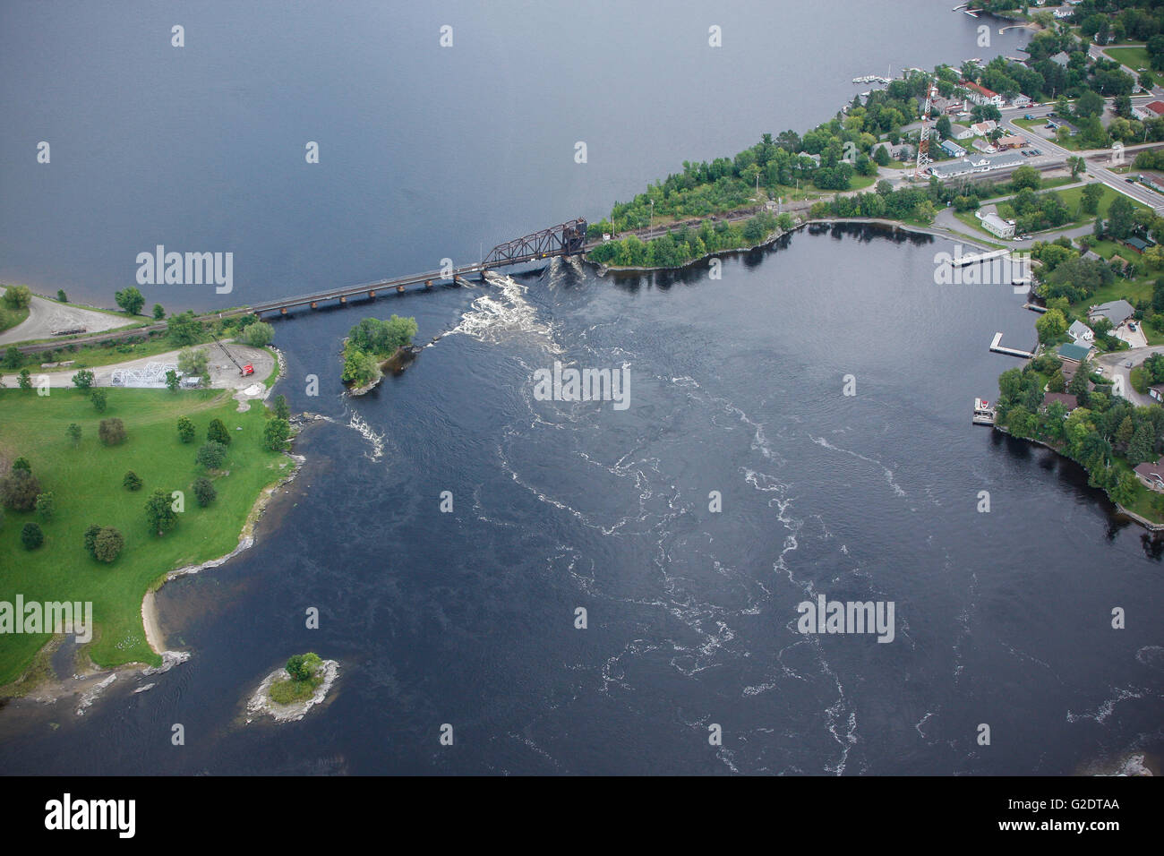 Questa stretta apertura tra Ontario, Canada e Ranier, Minnesota, è la sorgente del fiume Rainy e il principale punto di uscita per il lago Rainy. Foto Stock