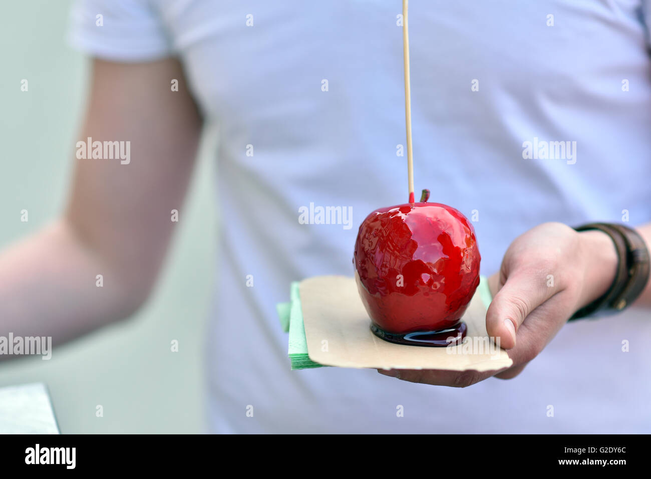 Apple luminoso con frutti di bosco e smalto Foto Stock