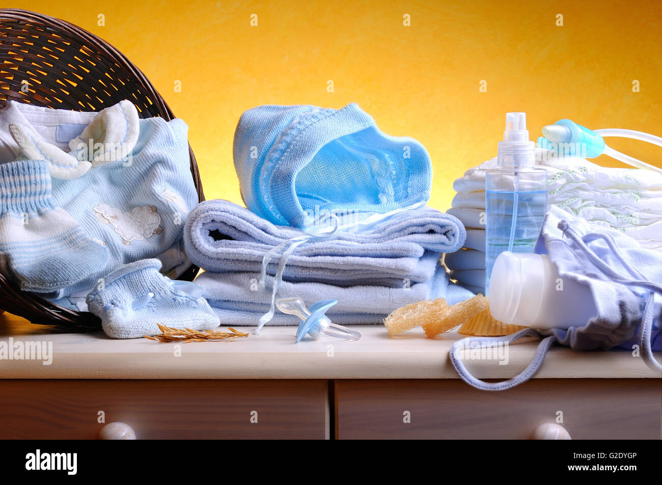 Il blu di abbigliamento e di accessori neonato igiene Foto Stock
