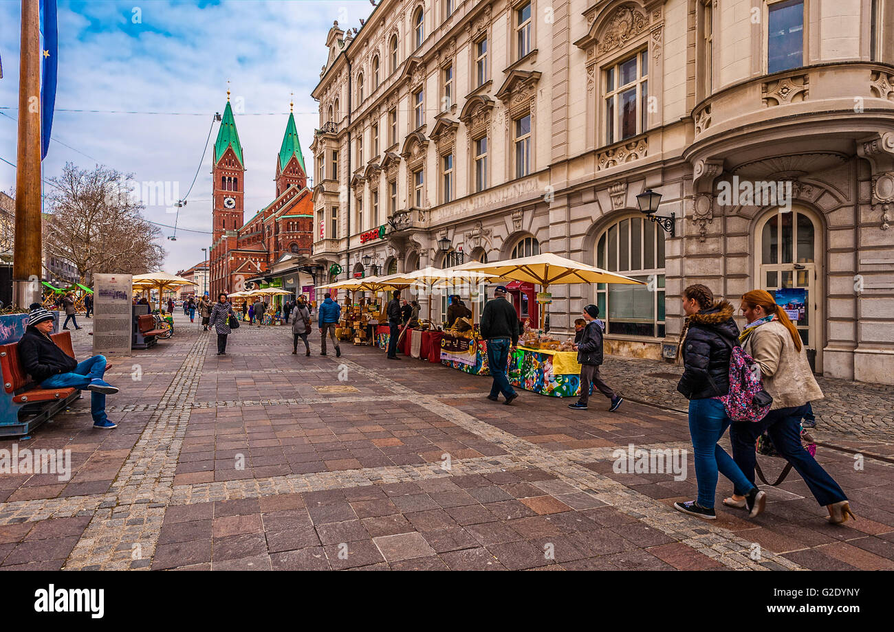 Slovenia - Oltredrava Maribor Slovenska Ulica - la chiesa di San Francesco in background Foto Stock
