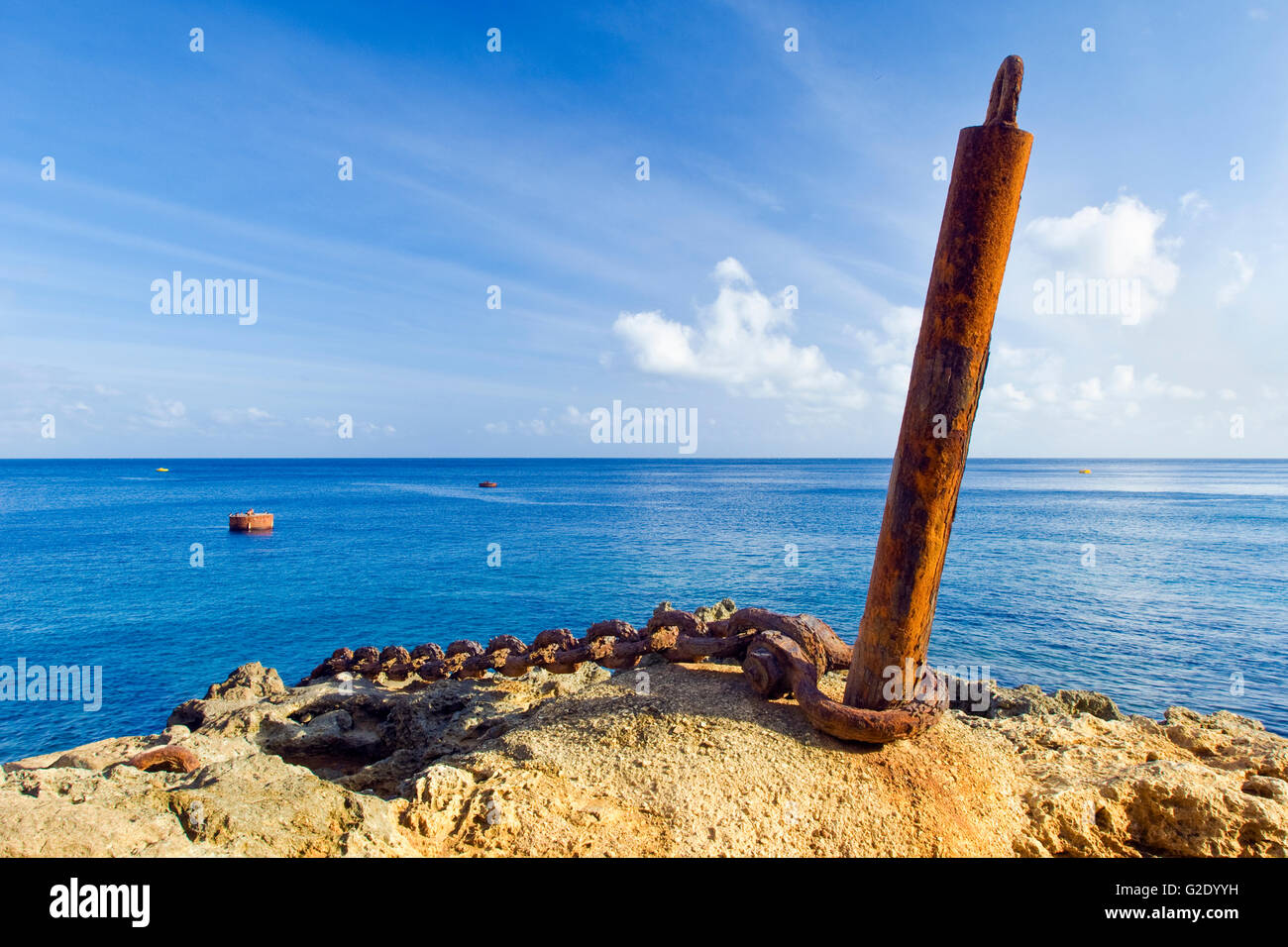 Un vecchio in disuso bollard ormeggio in pesci volanti pesci Cove, Isola di Natale, Australia Foto Stock