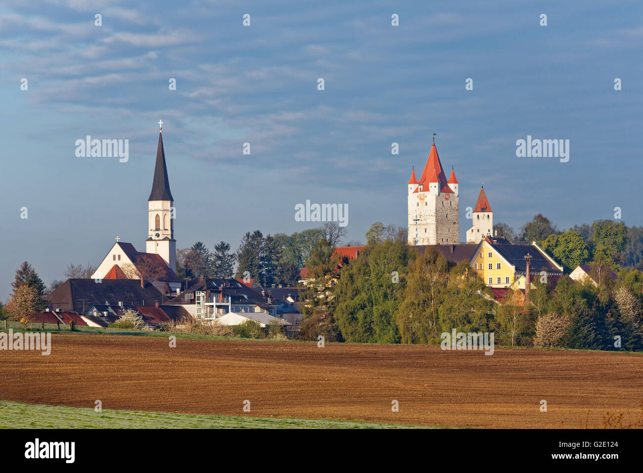 Chiesa parrocchiale di Santa Maria Assunta e il Castello, Haag in Alta Baviera, Baviera, Baviera, Germania Foto Stock