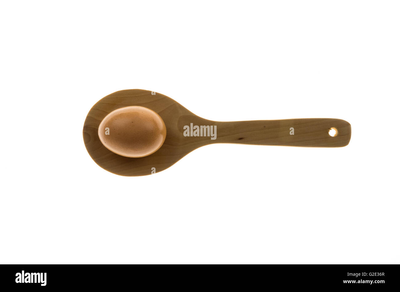 Il cucchiaio di legno e uovo per una composizione minimalista Foto Stock