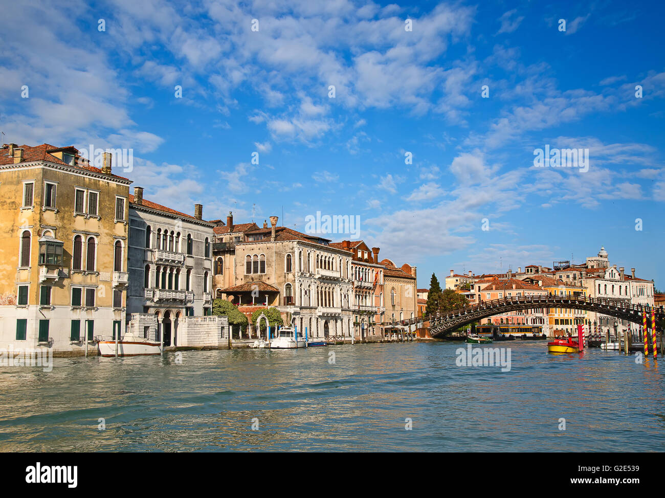 Le strade della città antica Venezia, Italia Foto Stock
