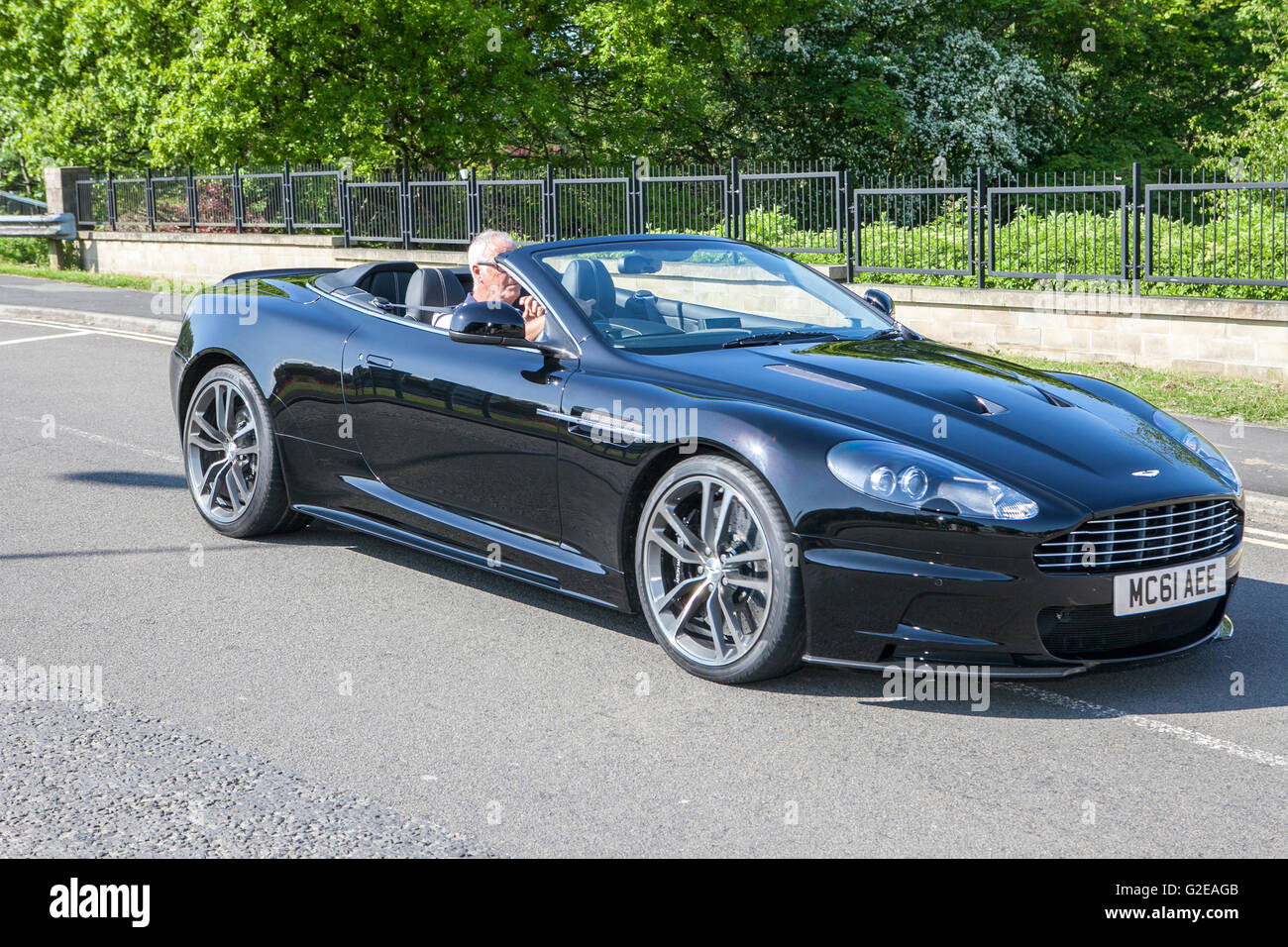 Pendle, Lancashire, Regno Unito. 29 Maggio, 2016. Il rombo di finemente sintonizzati V8's risuona attraverso la Pennine colline del Lancashire come questo anni PowerFest ottiene in corso. Mclaren, Aston Martin, Ferrari e Porsche sono state tutte in mostra i loro migliori domenica, insieme con molti Mini (classic & moderno) in linea con questo tema anni dal lavoro italiano. Credito: Cernan Elias/Alamy Live News Foto Stock