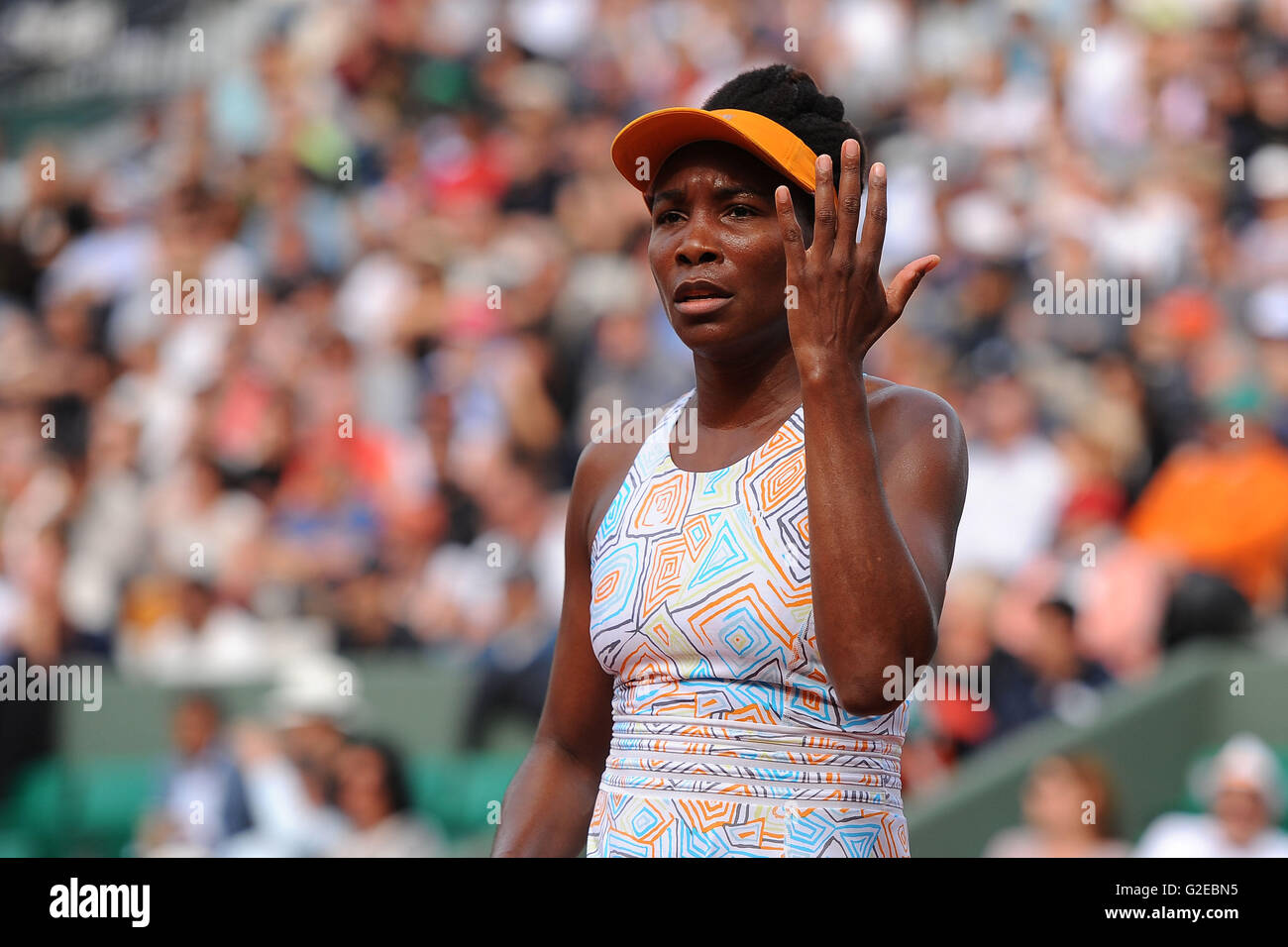 Stade Roland Garros di Parigi, Francia. 28 Maggio, 2016. Roland Garros Open di Francia di Tennis giorno sette. Alize Cornet (FRA) versus Venus Williams (USA). Williams ha vinto in 3 set © Azione Sport Plus/Alamy Live News Foto Stock