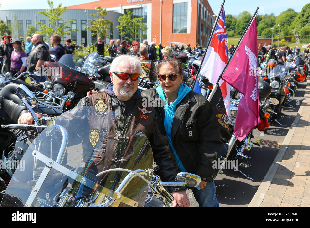 Glasgow, Regno Unito. 29 Maggio, 2016. Motociclisti di tutta la Scozia ha incontrato a Erskine vicino a Glasgow per una moto rally a sostegno di Erskine ospedale per veterani militari. È stato stimato che più di mille moto ha preso parte alla parata intorno a Erskine prima di finire nella motivazione di Erskine ospedale per un pomeriggio in Estate fete. Credito: Findlay/Alamy Live News Foto Stock