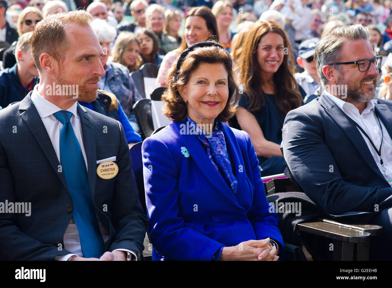 Stoccolma, Svezia, 29 maggio, 2016. infanzia giornata presso il parco dei divertimenti di Gröna lund. Questo è il tredicesimo anno di fila che questo giorno speciale è disposta a Gröna lund. Lo scopo è quello di raccogliere denaro per il mondo dell infanzia della fondazione opera per aiutare i bambini vulnerabili. mondo infanzia foundation - fondata da h.m Regina Silvia di Svezia. h.m Regina Silvia di Svezia assiste. Credito: barbro bergfeldt/alamy live news Foto Stock