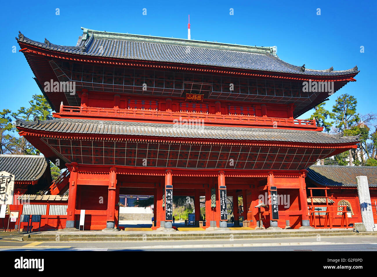 Sangedatsumon cancello di legno dal periodo Edo al Tempio Zojoji a Tokyo in Giappone Foto Stock