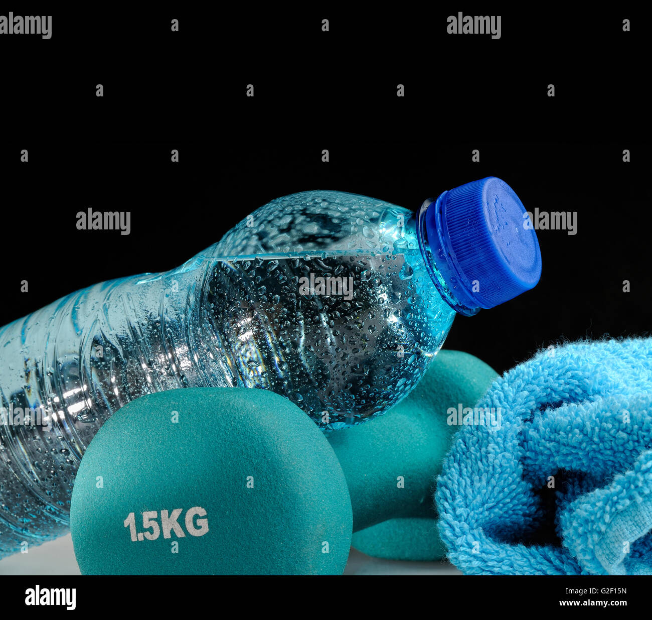 Lo sport e la vitalità della vista di dettaglio con oggetti blu nero isolato Foto Stock