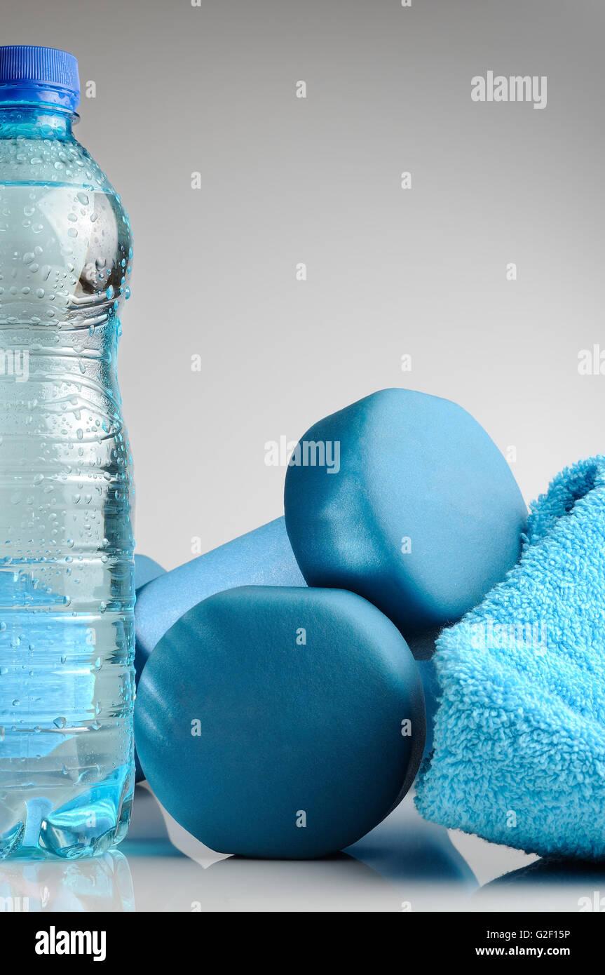 Lo sport e la vitalità della vista di dettaglio con oggetti blu e grigio Foto Stock