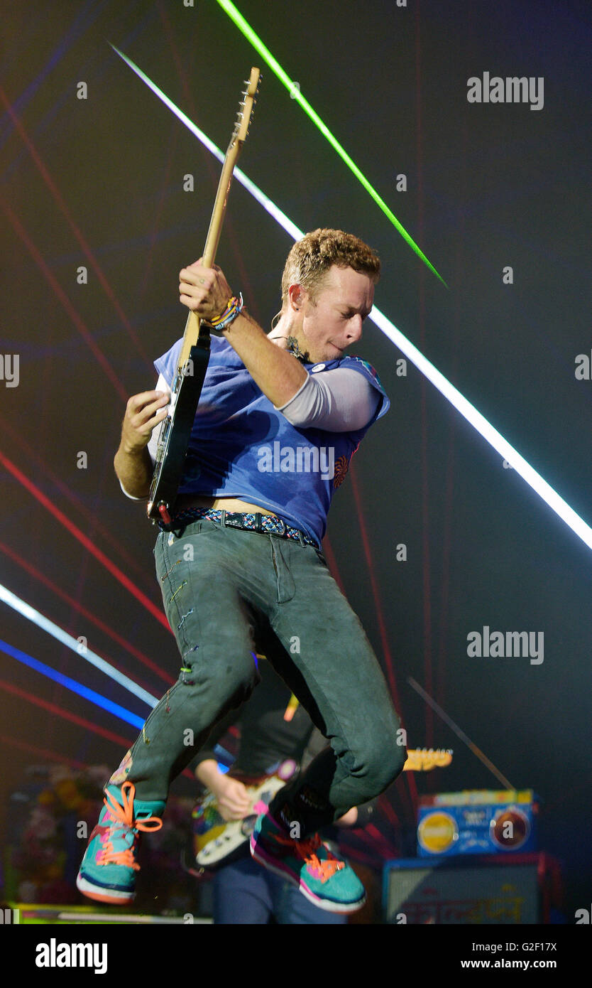 Coldplay si esibir sul palco durante il Big Weekend della BBC radio 1 al Powderham Castle di Exeter. Foto Stock