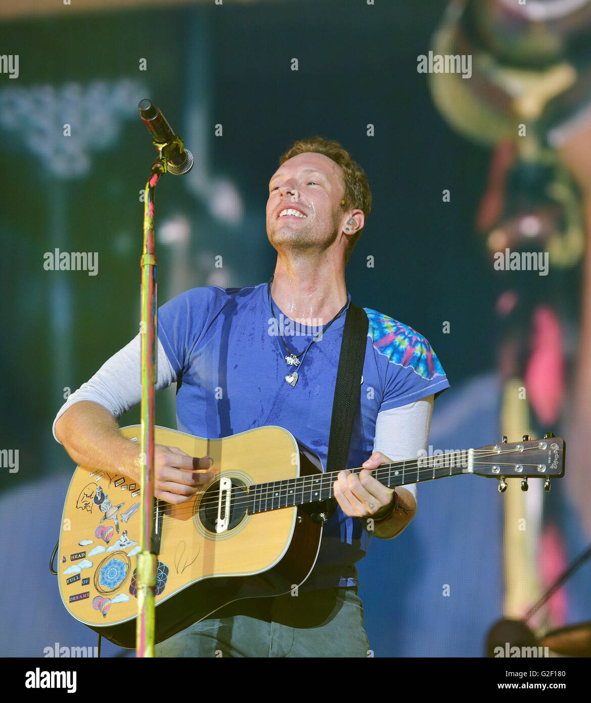 Coldplay si esibir sul palco durante il Big Weekend della BBC radio 1 al Powderham Castle di Exeter. Foto Stock