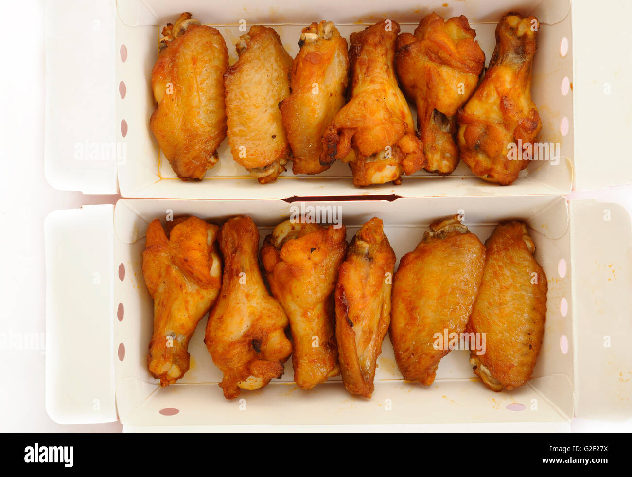 Grigliata di Nuova Orlean ala di pollo in scatola bianca Foto Stock