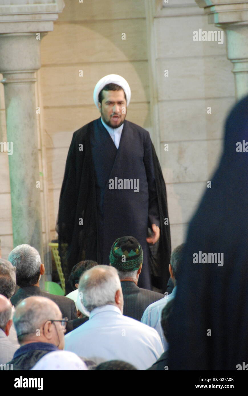 Damasco - Mullah predicando a Sayyida Ruqayya moschea sciita Foto Stock