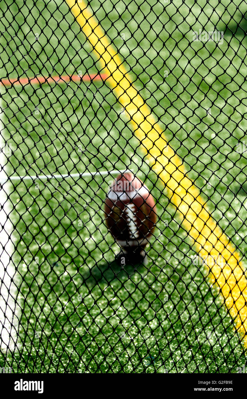 Calcio visto attraverso punter in pratica net Foto Stock