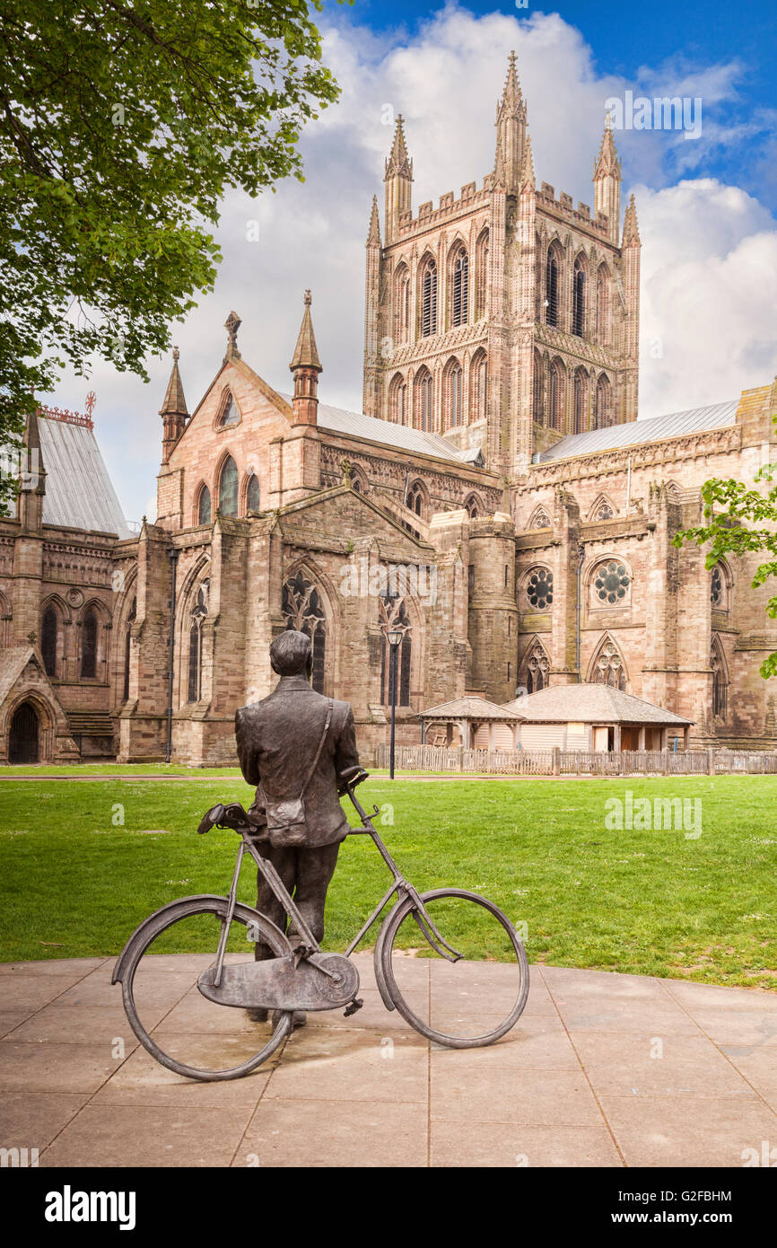 Statua di Sir Edward Elgar, da Chris Ammonds e Cattedrale di Hereford, la Chiesa Cattedrale di Santa Maria Vergine e San... Foto Stock