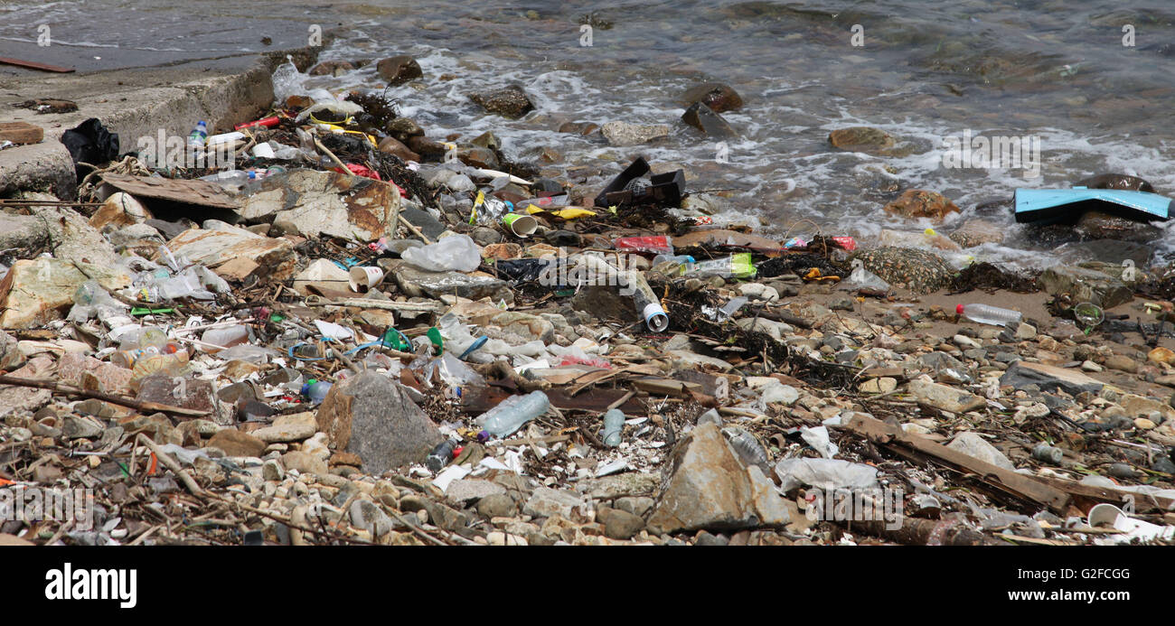 Si tratta di una foto dell'inquinamento sulla spiaggia di Hong Kong in Clear Water Bay Foto Stock