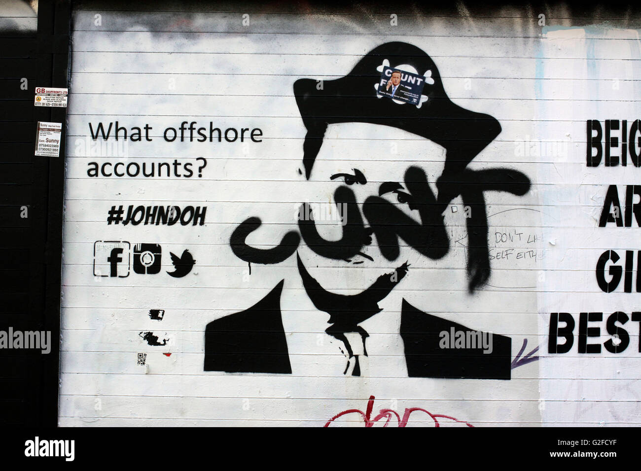 Politica offensiva graffiti su Brick Lane nella zona est di Londra Foto Stock