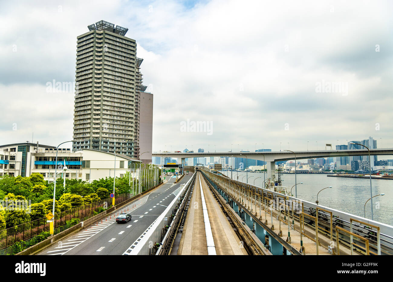 Vista di Tokyo dalla linea di Yurikamome Foto Stock