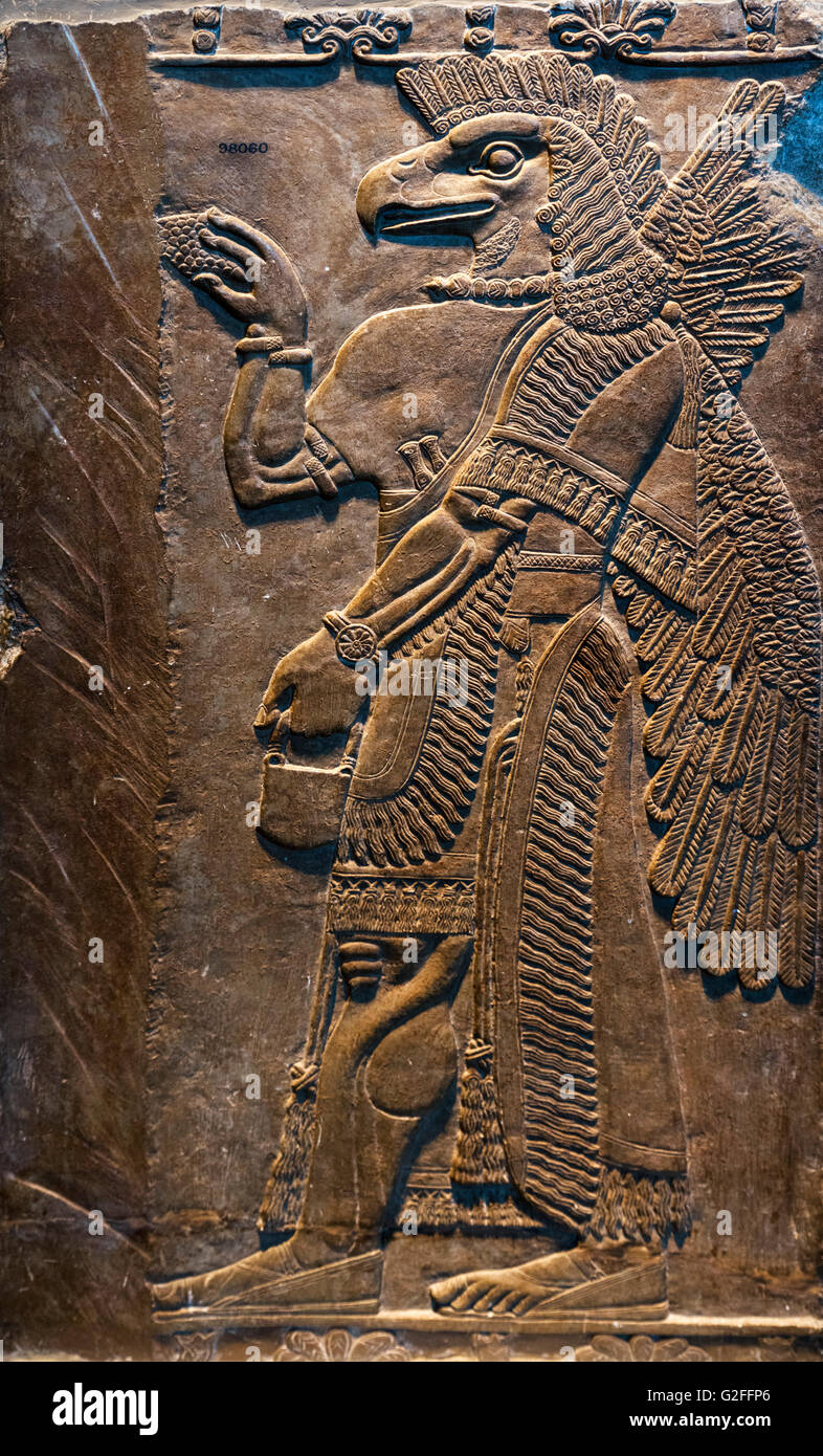 Eagle-intitolata spirito protettivo, c.865-860 BC dal palazzo a Nimrud, Galleria assira, British Museum, Bloomsbury, London, England, Regno Unito Foto Stock