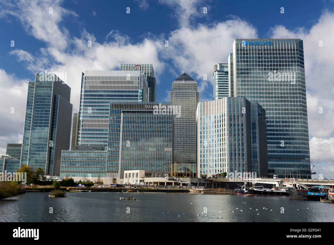 Skyline di Canary Wharf con il landmark corporate edifici per uffici Foto Stock