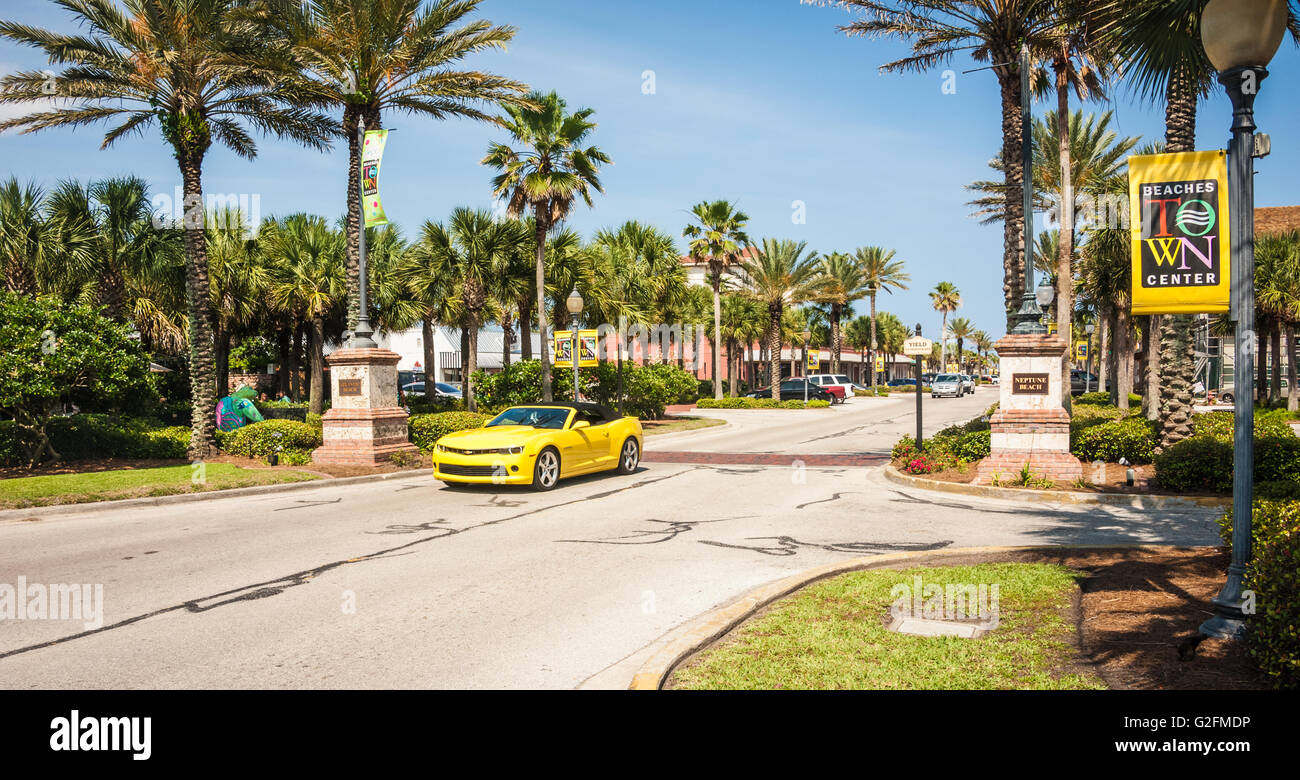 Atlantic Beach Boulevard, dividendo Atlantic Beach e Spiaggia di Nettuno presso l'oceano a Jacksonville, Florida, Stati Uniti d'America. Foto Stock