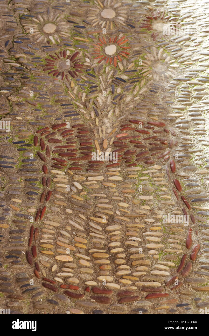 Mosaico in un tratto lastricato nel borgo medievale di Saint-Paul-de-Vence in Francia Foto Stock