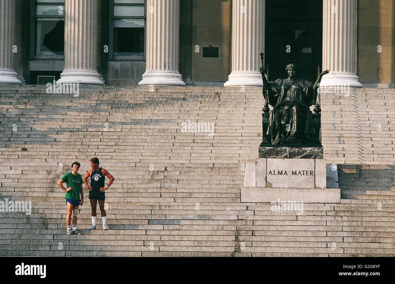 New York - Columbia University. Alma Mater metaforicamente significa l'università il particolare studente ha partecipato. Foto Stock