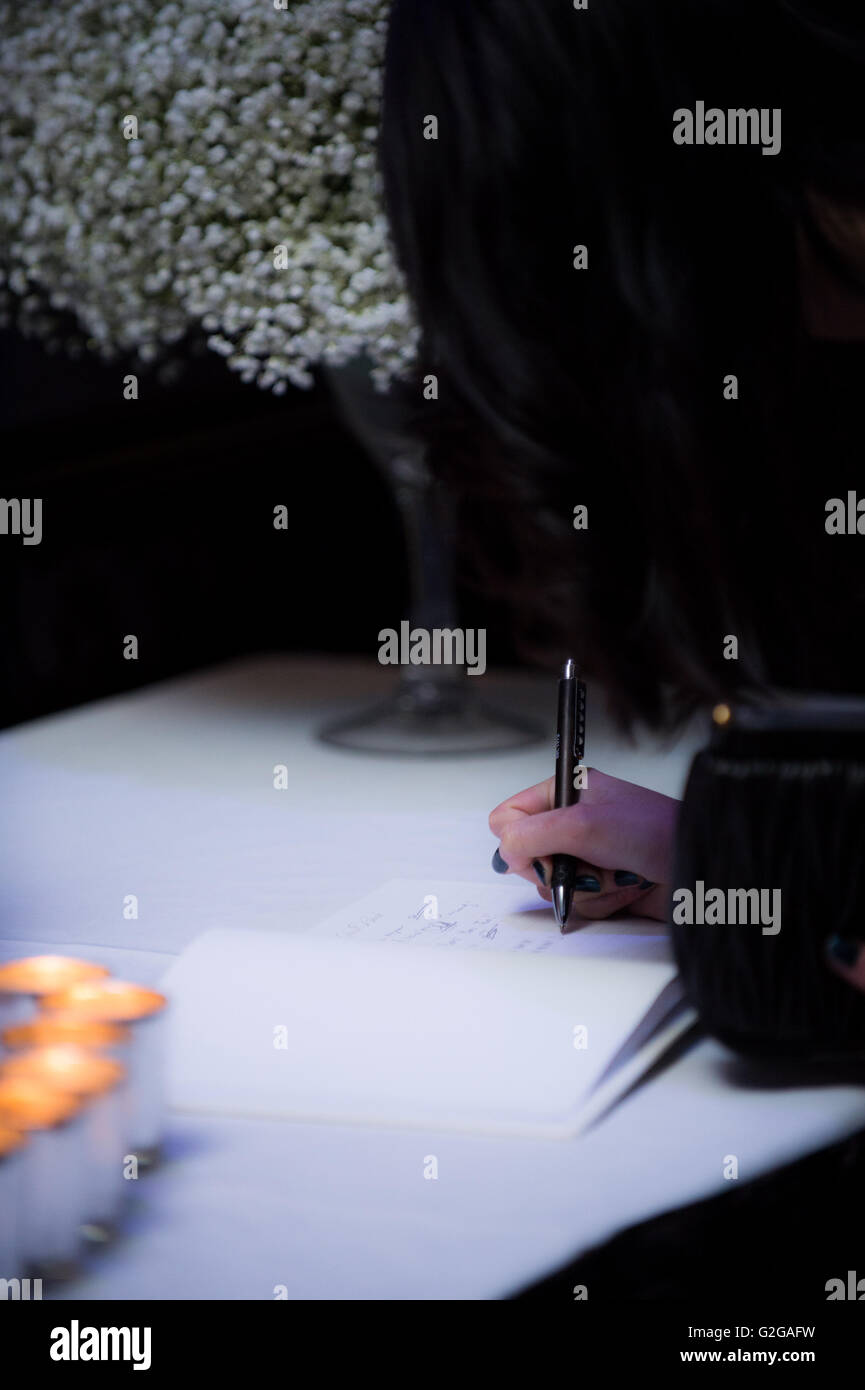 Firma il libro degli ospiti di nozze Foto Stock