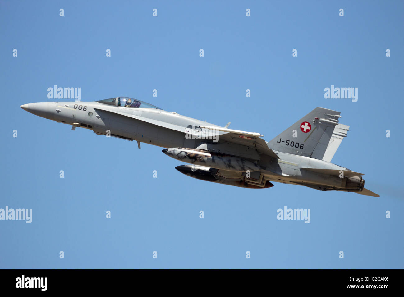 Swiss Air Force F-18 Hornet jet da combattimento di decollare da Zaragoza airbase Foto Stock