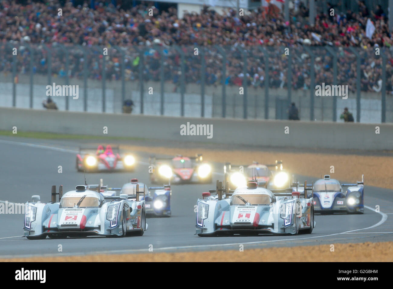 Audi No.2, driver Allan McNish, UK, Loic Duval, Francia, e Tom Kristensen, Danimarca, manche di qualificazione per la 24 Ore di Le Mans Foto Stock