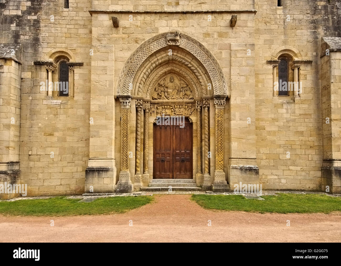 Romanische Kirche in Semur-en-Brionnais Burgund, Frankreich - romanica Semur-en-Brionnais chiesa in Borgogna, Francia Foto Stock
