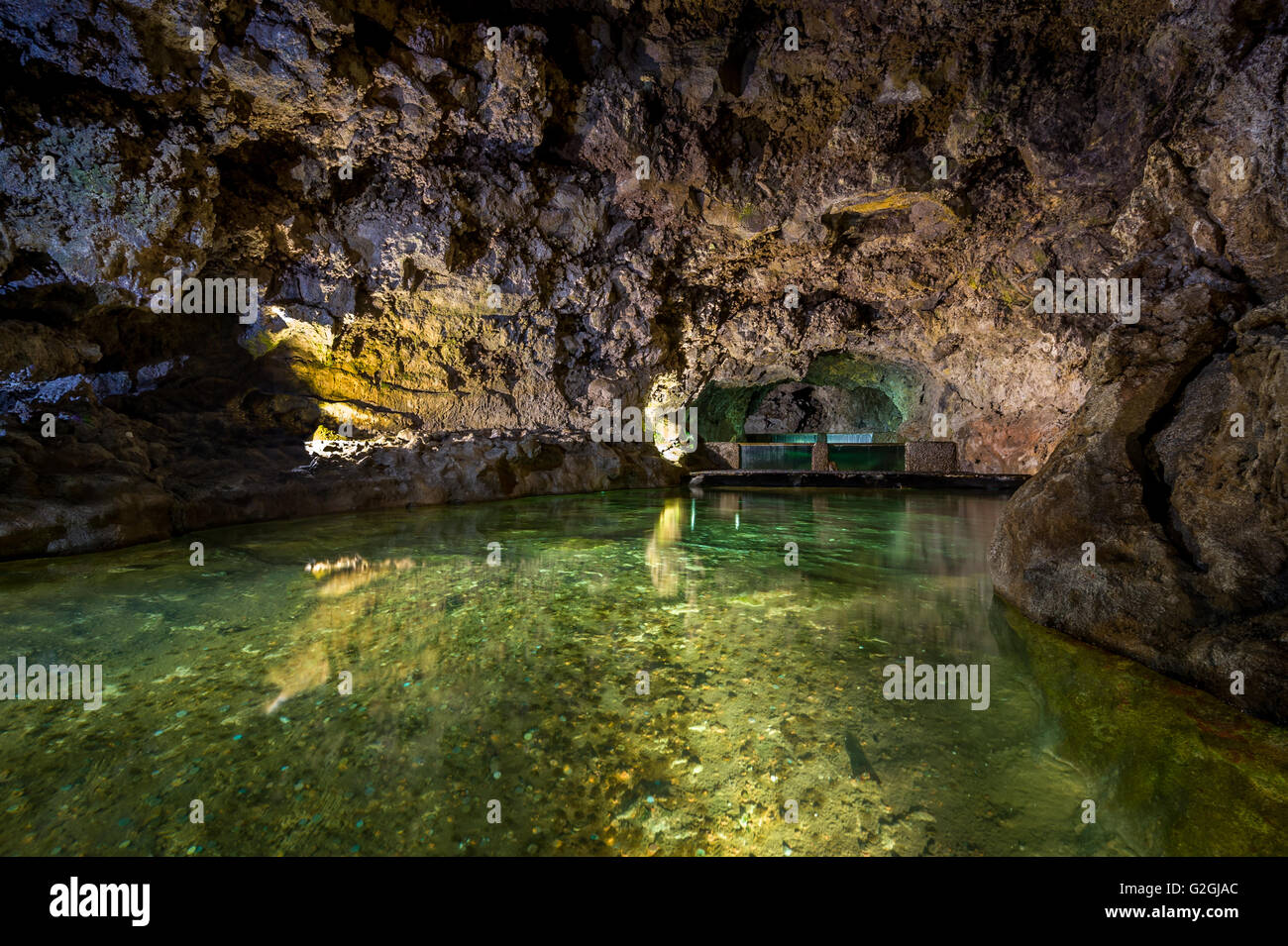 Lago Sotterraneo all'interno del naturale grotte vulcaniche dell'isola di Madeira. Foto Stock