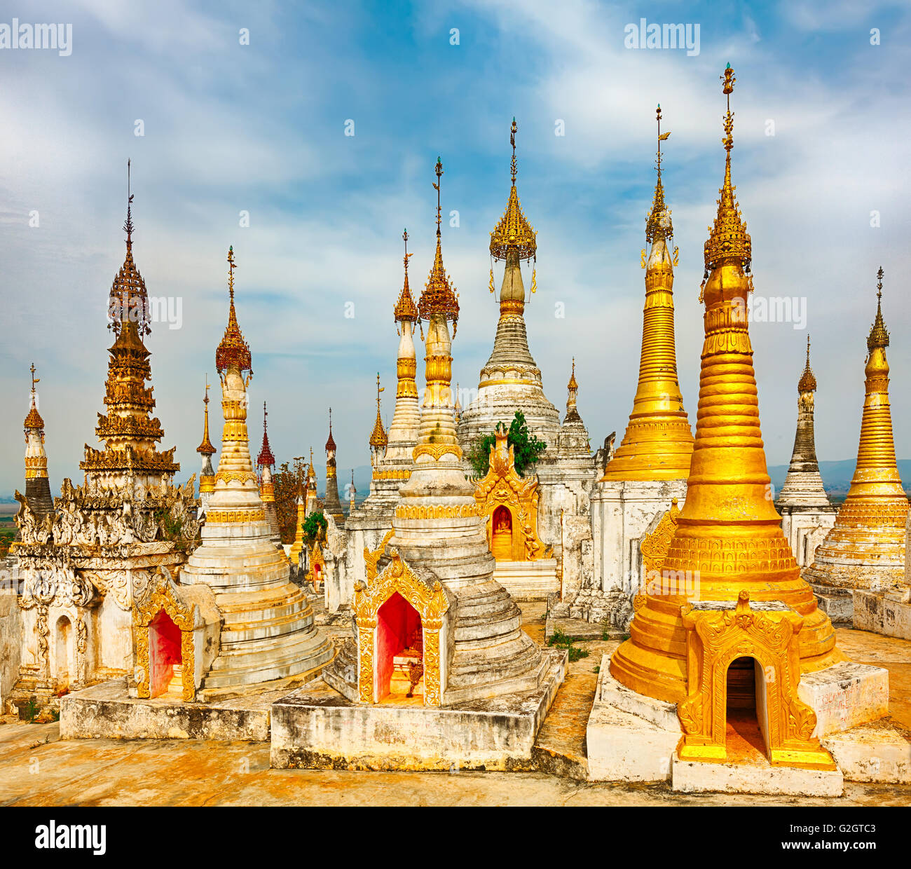 Tempio buddista Thaung Tho sul Lago Inle. Myanmar. Foto Stock