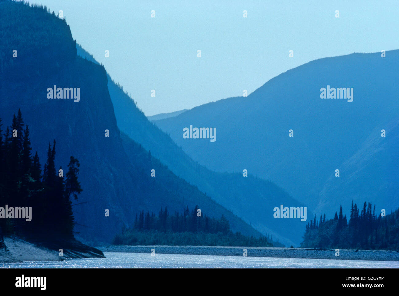 Montagne di Mackenzie e il canyon del fiume Nahanni Parco Nazionale Nahanni Northwest Territories Canada Foto Stock