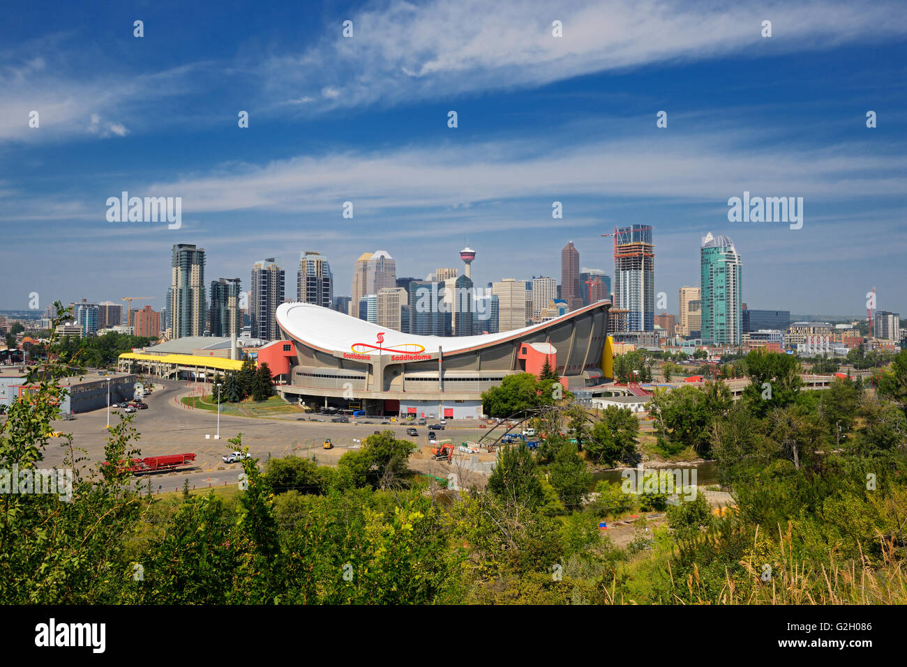 Calgary skyline che mostra Saddledome Calgary Alberta Canada Foto Stock