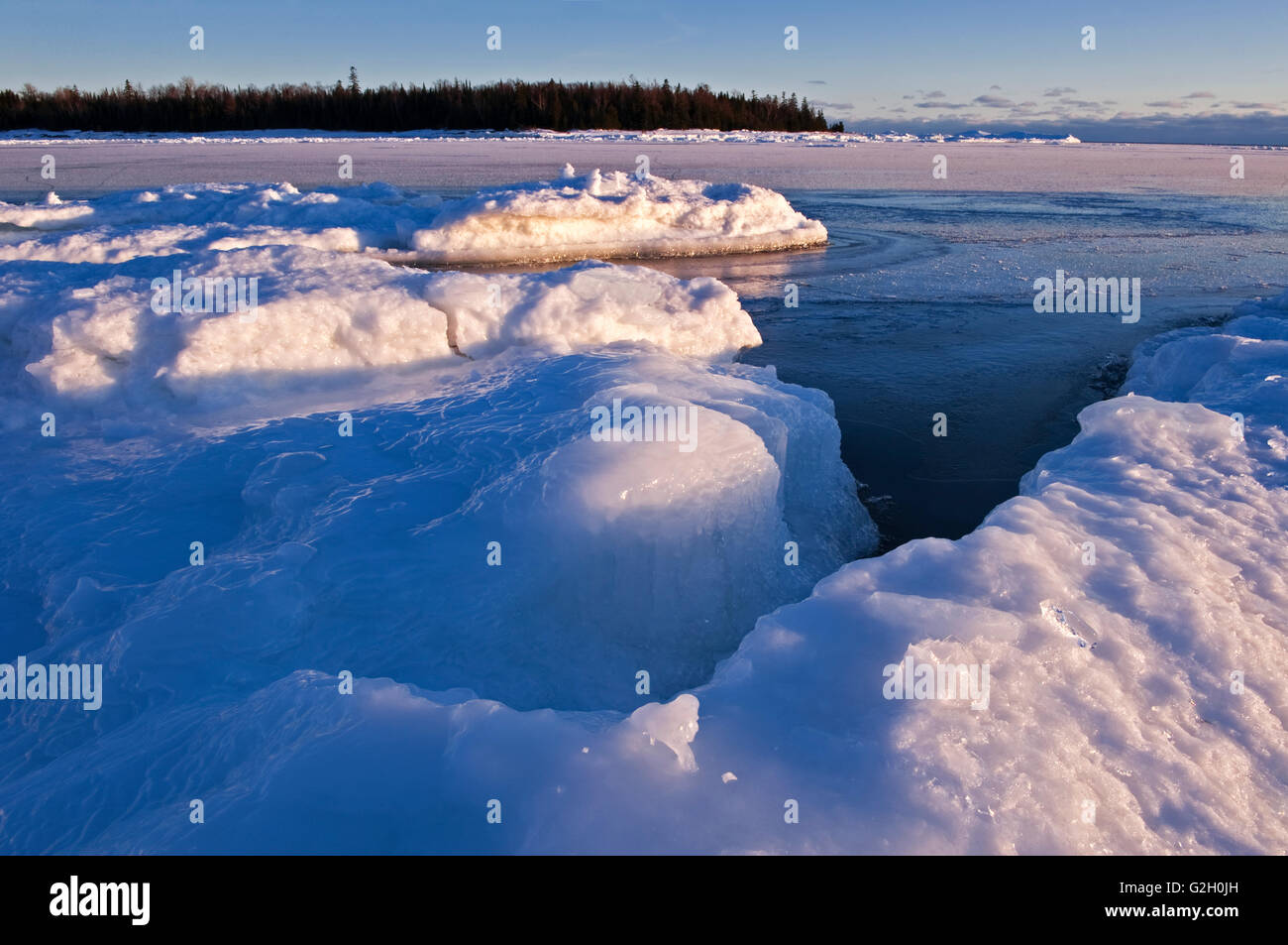 Ghiaccio sulla riva del Lago Huron. Sud Baymouth. Isola Manitoulin Ontario Canada Foto Stock