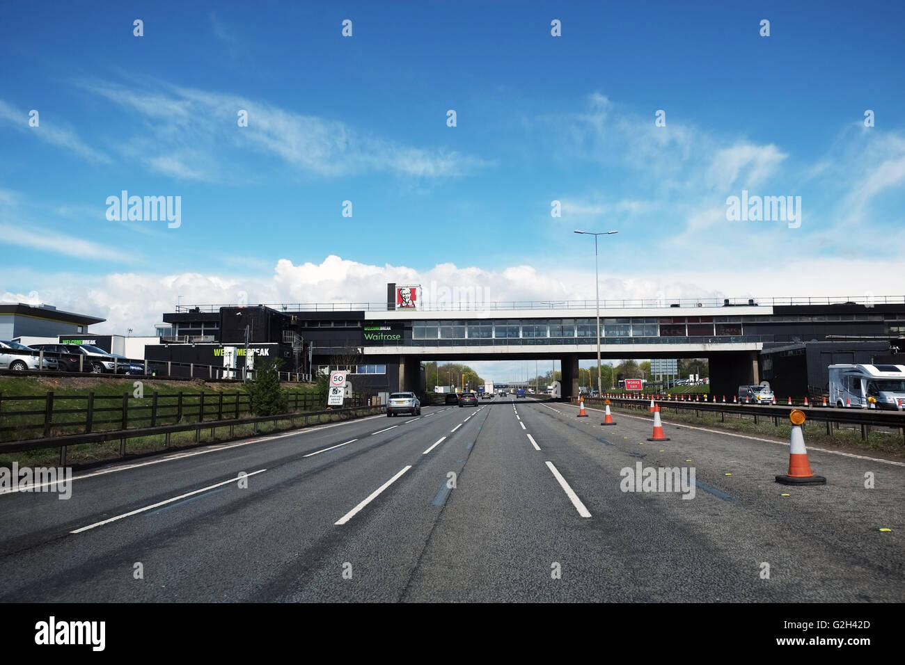 Leicester Forest East Stazione di servizio e l'autostrada M1, guardando in direzione nord. Foto Stock