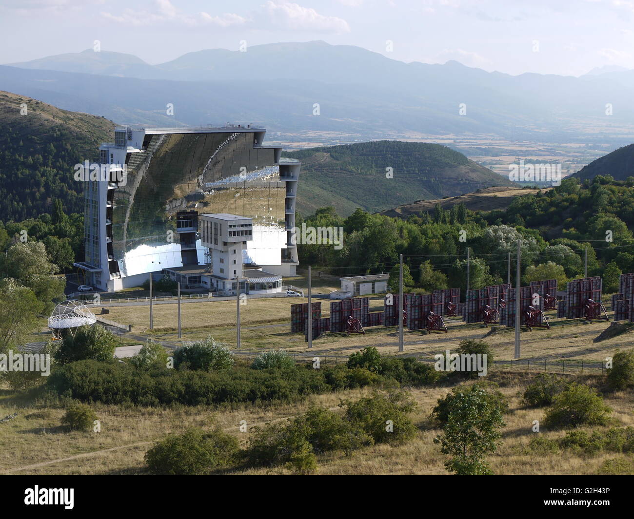 Stazione solare di Odeillo, nel sud della Francia, la produzione di energia elettrica con concentrazione di Sun Foto Stock