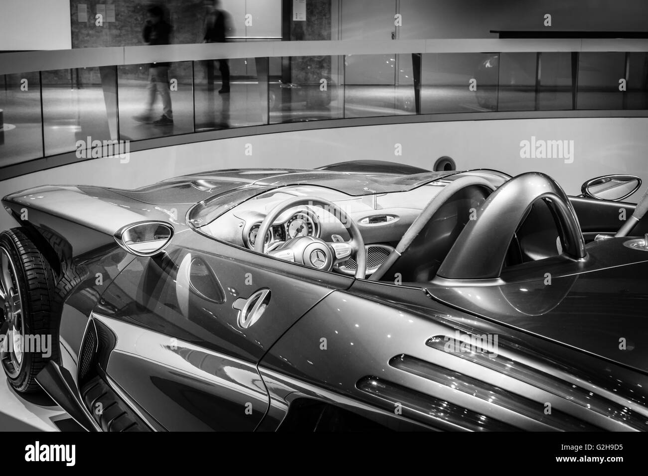 STUTTGART, Germania- 19 marzo 2016: dettaglio della concept car Mercedes-Benz F400 Carving, 2001. In bianco e nero. Mercedes-Benz Foto Stock