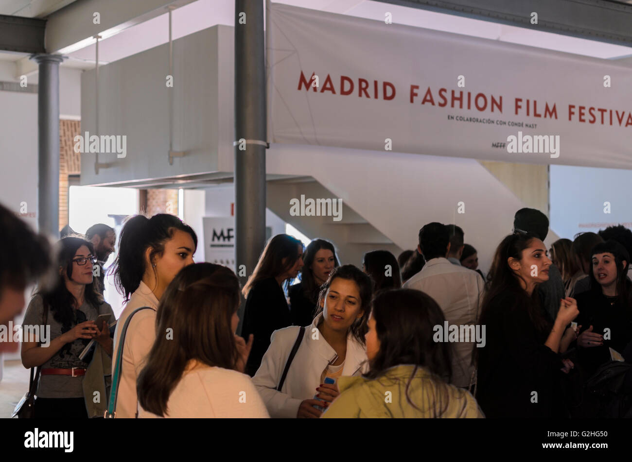 Madrid, Spagna, 30 maggio 2016. Pubblico in l inaugurazione di Madrid Fashion Film Festival in Cuartel Conde Duque, Madrid, Spagna. Credito: Enrique Davó/Alamy Live News Foto Stock