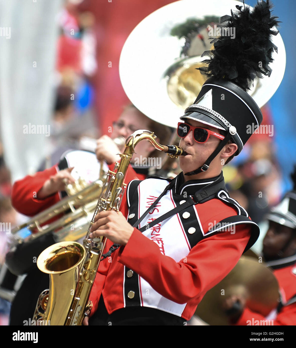 Washington, DC, Stati Uniti d'America. Il 30 maggio 2016. Le persone partecipano in un giorno memoriale della parata del Constitution Avenue a Washington, DC, Stati Uniti, 30 maggio 2016. Il Memorial Day è un Stati Uniti Federal holiday osservata sull'ultimo lunedì di maggio. Credito: Bao Dandan/Xinhua/Alamy Live News Foto Stock
