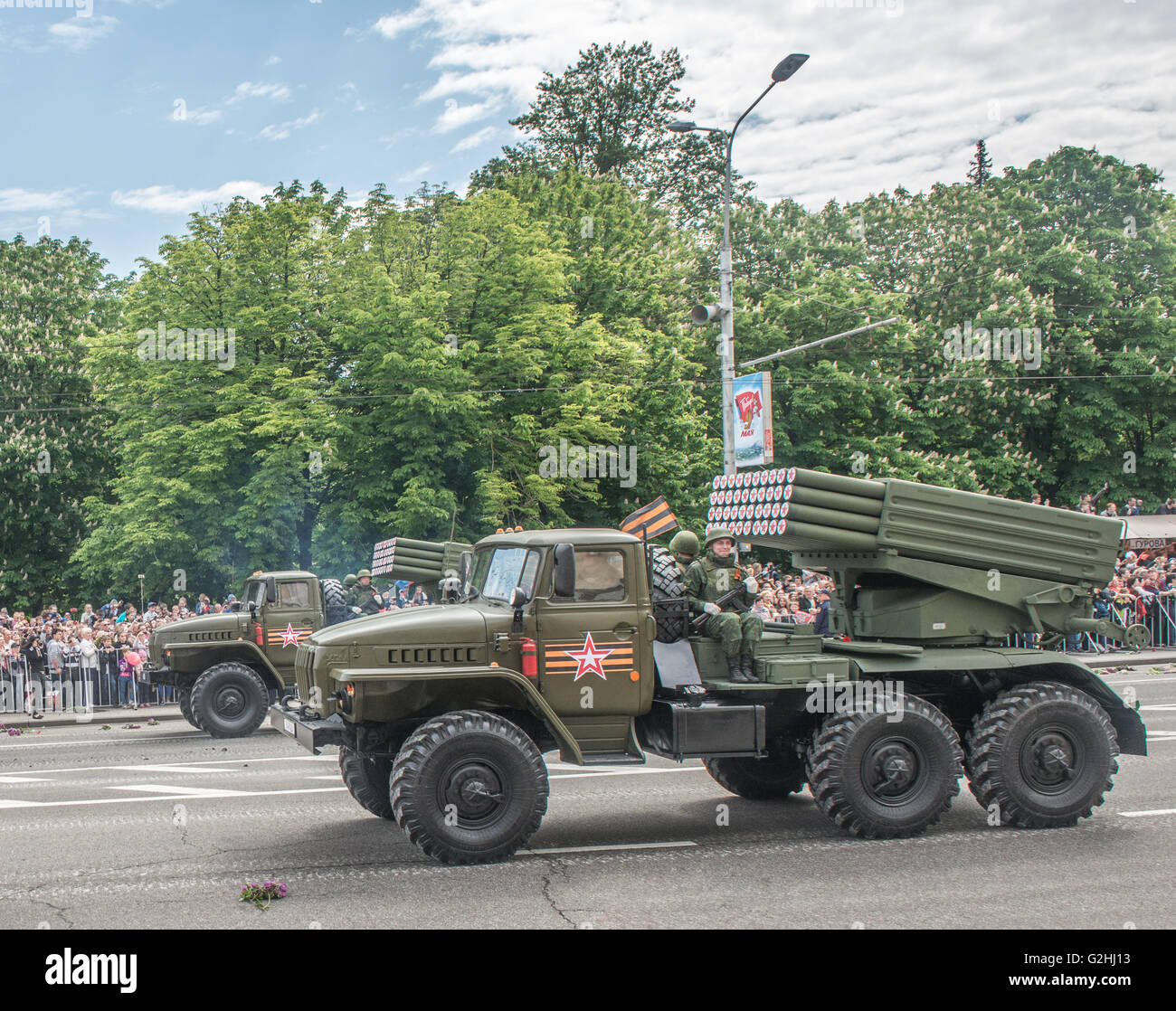 DONETSK, Donetsk persone Repubblica. La Giornata della vittoria Parade. 2016, 9 maggio. Foto Stock
