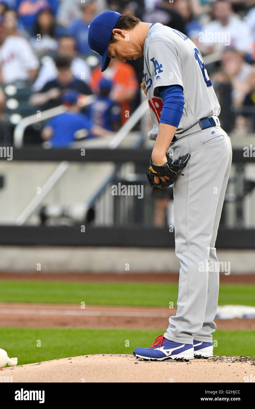 New York, Stati Uniti d'America. 28 Maggio, 2016. Kenta Maeda (Dodgers) MLB : Kenta Maeda del Los Angeles Dodgers durante il Major League Baseball gioco contro i New York Mets a Citi Field di New York, Stati Uniti . © Hiroaki Yamaguchi/AFLO/Alamy Live News Foto Stock