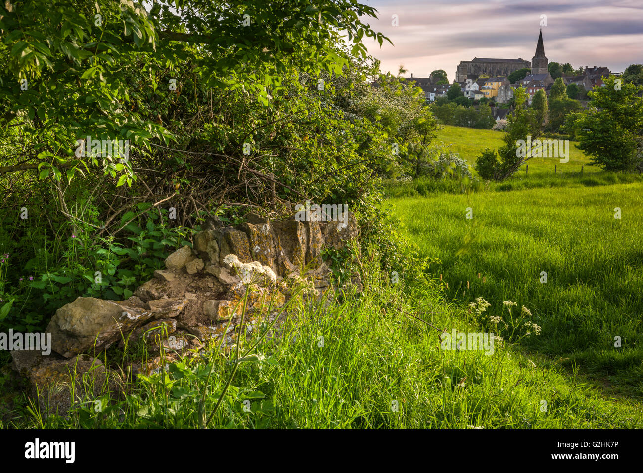 Malmesbury, Wiltshire, Regno Unito. 31 Maggio, 2016. Il cloud all'alba scompare lentamente per dare un altro giorno luminoso verso la fine di maggio nei campi intorno al Wiltshire cittadina collinare di Malmesbury. Credito: Terry Mathews/Alamy Live News Foto Stock