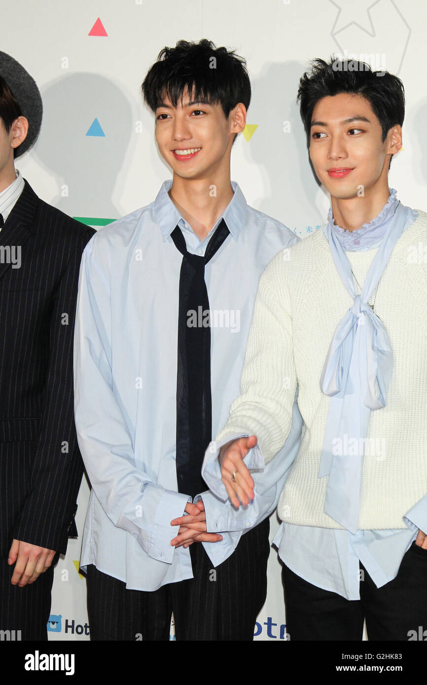 E Kwang-Min Young-Min(ragazzo), Apr 10, 2016 : Kwangmin, Youngmin, sud coreano gruppo boy fidanzato partecipare a "KCON 2016 Giappone " tappeto rosso a Chiba, Giappone il 10 aprile 2016. © Pasya/AFLO/Alamy Live News Foto Stock