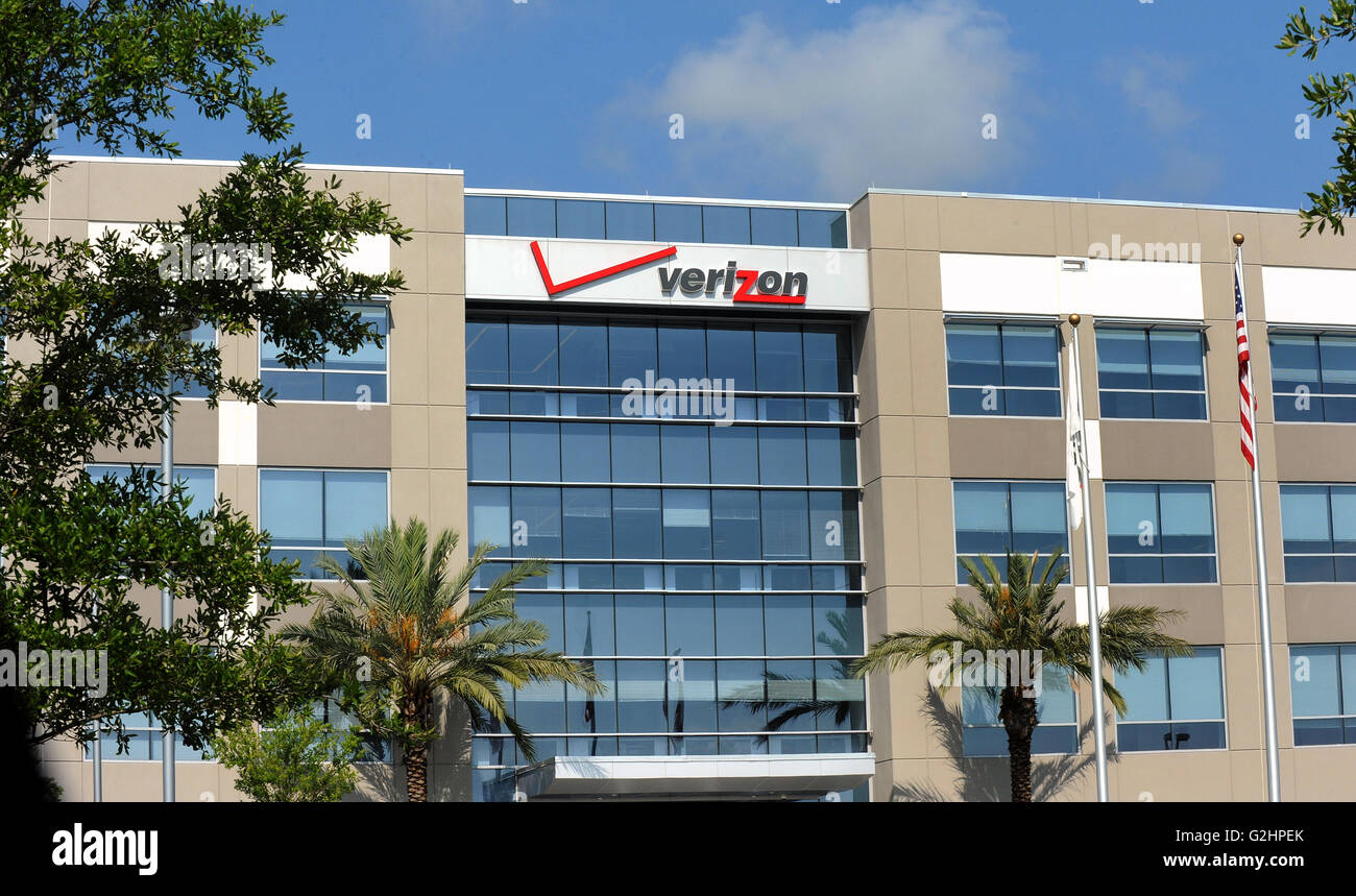 31 maggio 2016 - Heathrow, Florida, Stati Uniti - una finanza Verizon Center è visto in Heathrow, Florida il 31 maggio 2016. Quasi 40.000 Verizon per i lavoratori che sono in sciopero per quasi sette settimane sono pianificati per il ritorno al lavoro il 1 giugno 2016, tre giorni dopo la loro unione raggiungendo un accordo di massima su un nuovo contratto che prevede il 10,9% aumenti salariali per quattro anni e 1300 nuovo call center di posti di lavoro. Credito: Paul Hennessy/Alamy Live News Foto Stock