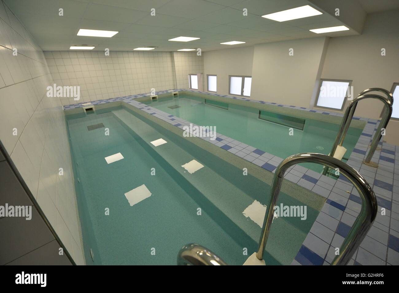 Marcoussis, Parigi, Francia. 08 apr, 2016. Euro 2016 hotel di calcio e la formazione di base per il portoghese mens nazionali di calcio. Piscina lap pool © Azione Sport Plus/Alamy Live News Foto Stock